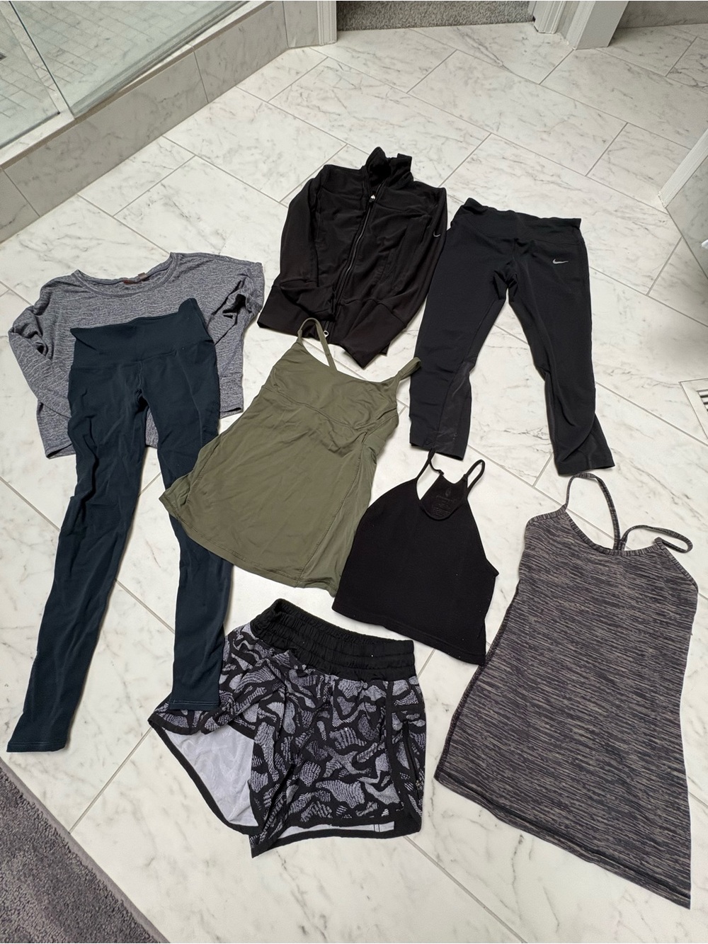 Activewear bundle - 8 pieces - Black, Olive, Gray